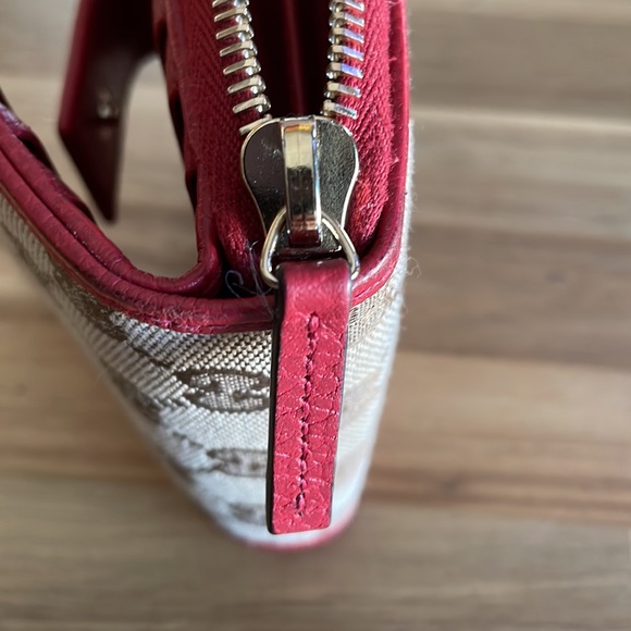 Authentic Gucci wallet - Picture 6 of 10